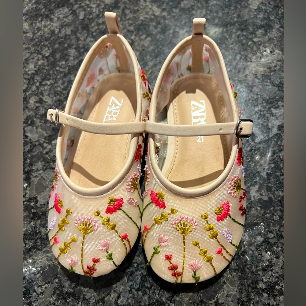 Zara Cream Pink Dress Shoes with Floral Embroidery